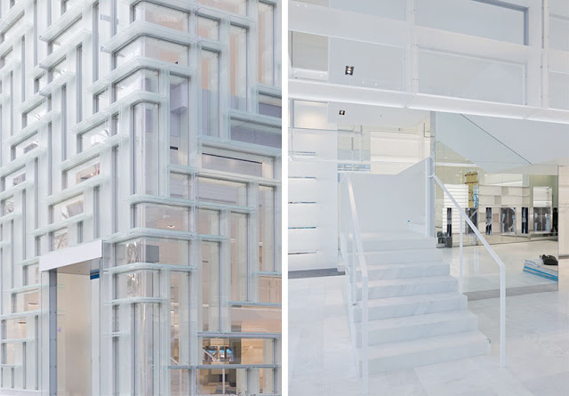 Dos imágenes de un edificio de paredes blancas con escaleras, mostrando su diseño arquitectónico y estructura.