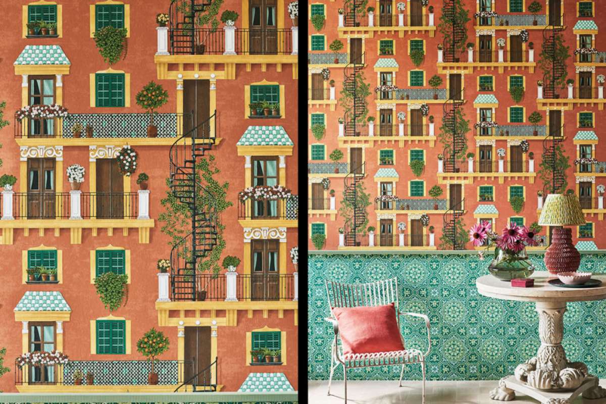 Dos imágenes de una casa con balcón y una silla, mostrando diferentes ángulos y detalles arquitectónicos.